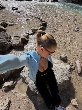 Full leaked Actuallyyhelen private onlyfans photo