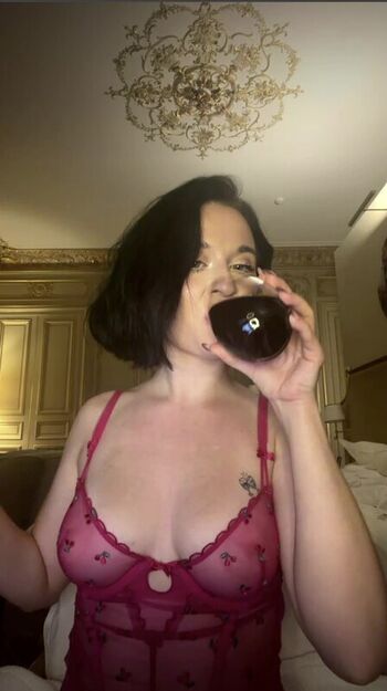 Full leaked Aora dj private onlyfans photo