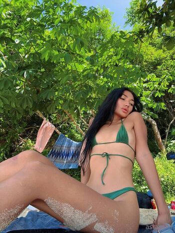 Full leaked Asian lili private onlyfans photo