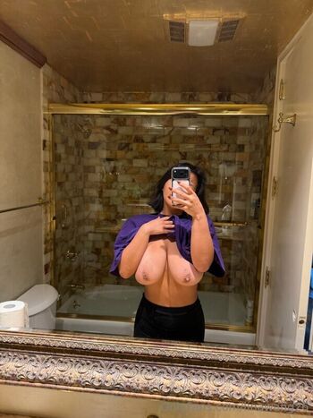 Full leaked Asian private onlyfans photo