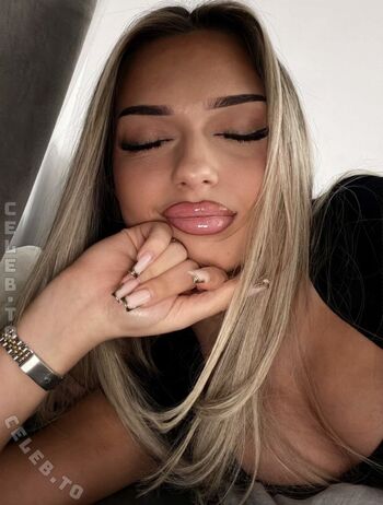 Full leaked Avendaaxs private onlyfans photo
