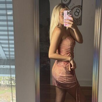 Full leaked Bella lyn private onlyfans photo