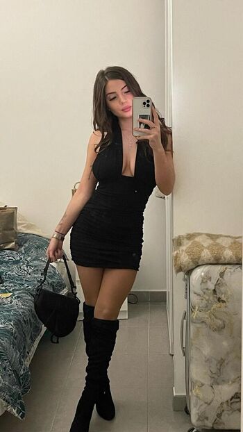 Full leaked Bella mnz private onlyfans photo