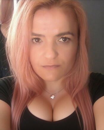 Full leaked Blonde bimbo milf private onlyfans photo