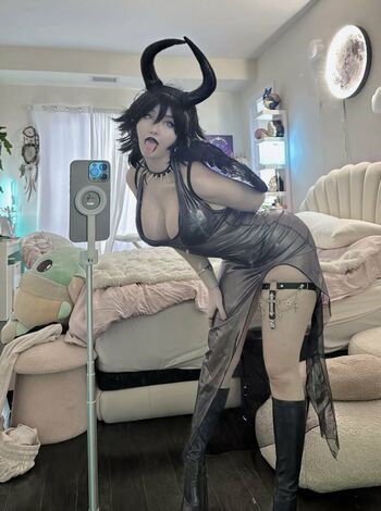 Full leaked Cluelocosplay private onlyfans photo
