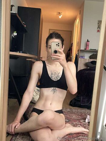 Full leaked Frogsgirls private onlyfans photo