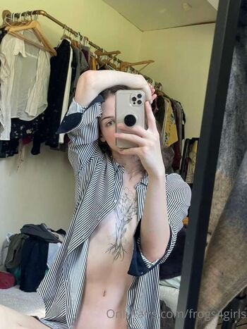 Full leaked Frogsgirls private onlyfans photo