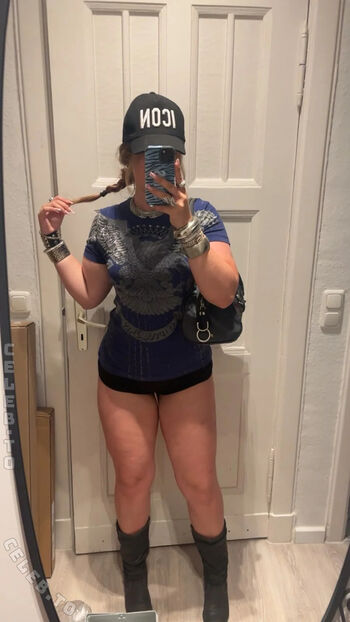 HannahMontana18