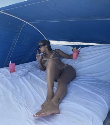 Full leaked Hawaii baddies  page private onlyfans photo