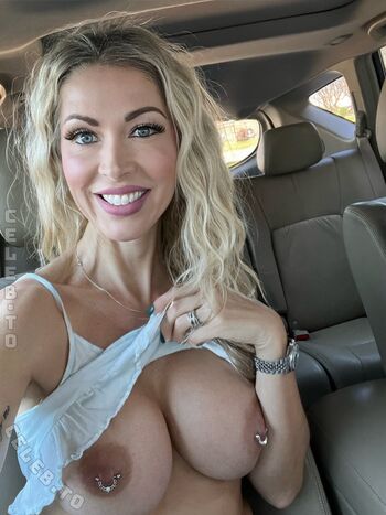 Full leaked Holly hotwife private onlyfans photo
