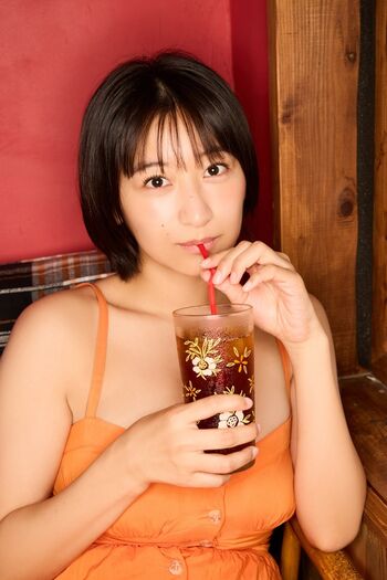 Ina Enohara 榎原依那