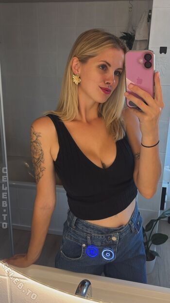 Full leaked Inaacoladaa private onlyfans photo