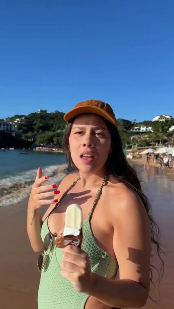 Julia Alvarenga