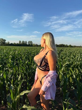 Full leaked Justvegaa private onlyfans photo