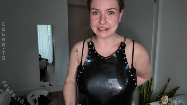 Full leaked Kellymissesvlog private onlyfans photo