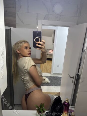 Full leaked La vidaa locaaa private onlyfans photo