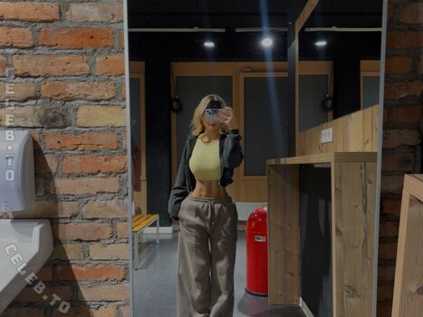 Full leaked Leni zkm page private onlyfans photo