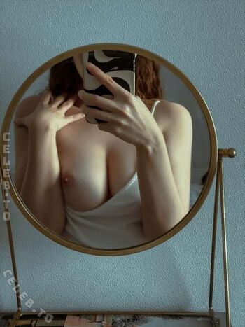 Full leaked Leratlerat page private onlyfans photo