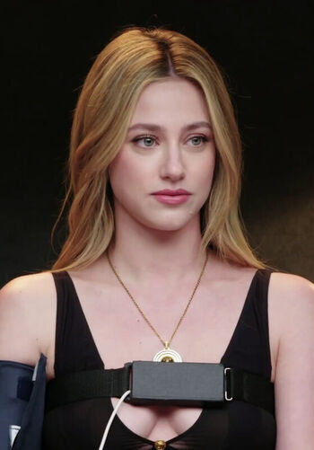 Lili Reinhart