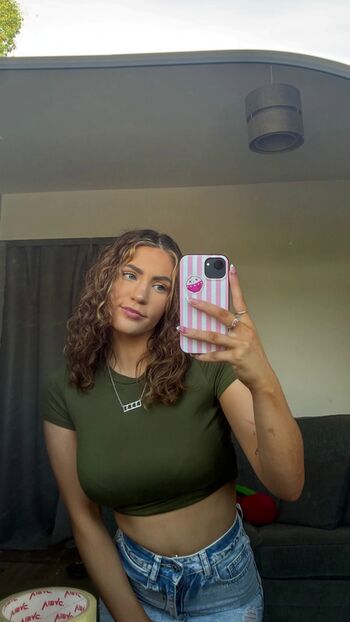 Full leaked Lucyy moss page private onlyfans photo