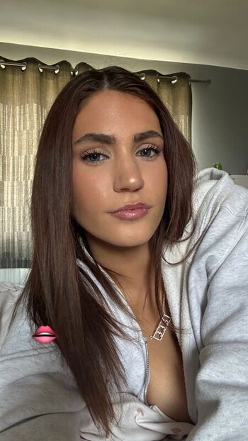 Full leaked Lucyy moss page private onlyfans photo