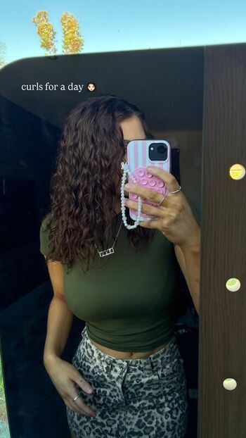 Full leaked Lucyy moss page private onlyfans photo