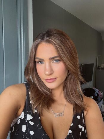 Full leaked Lucyy moss page private onlyfans photo