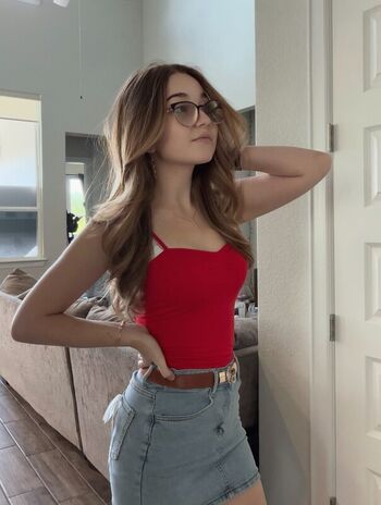 Full leaked Lyssaurora private onlyfans photo