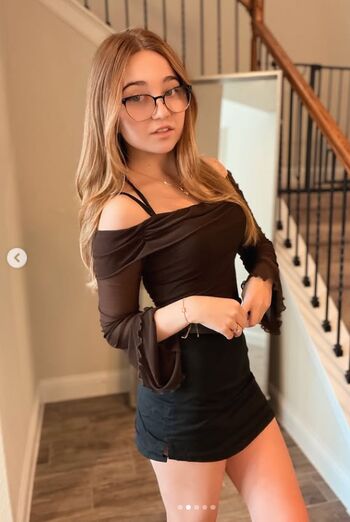 Full leaked Lyssaurora private onlyfans photo