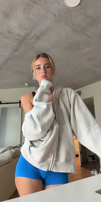 Full leaked Maddiegowens private onlyfans photo