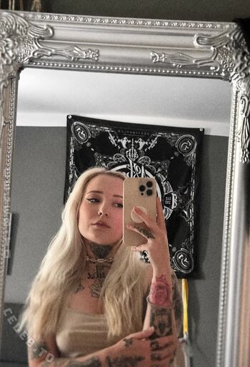 Full leaked Ms lxura private onlyfans photo