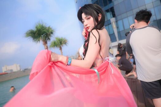 Neyu H Cosplay