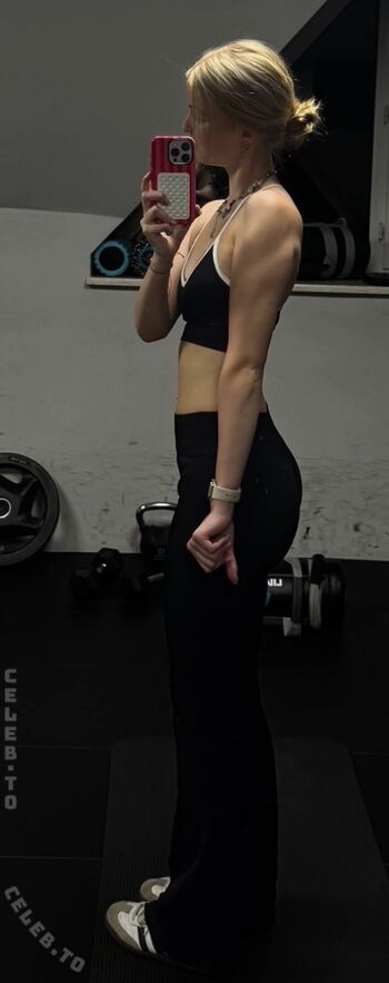 Full leaked Pauliie private onlyfans photo