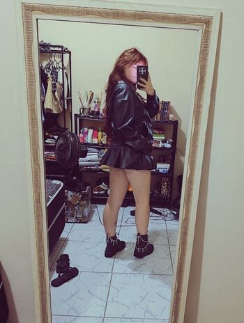 Full leaked Pequenalua private onlyfans photo