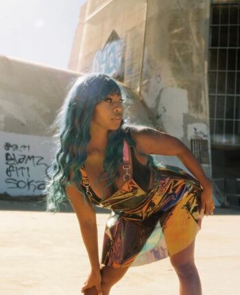 Shakira Pyre