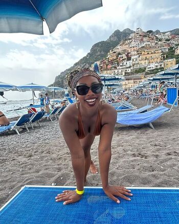 Shakira Pyre