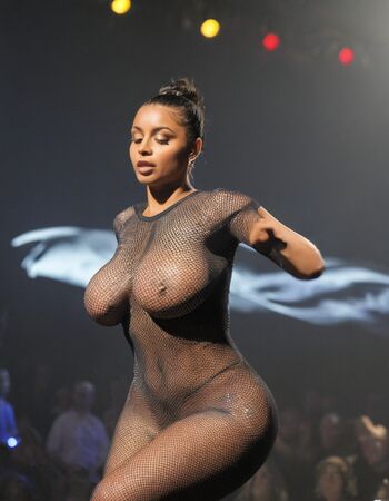 Full leaked Mumtahinaaa/ private onlyfans photo