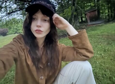 Full leaked Sophie thatcher  page private onlyfans photo