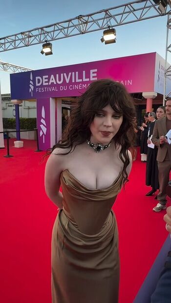 Full leaked Sophie thatcher  page private onlyfans photo