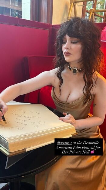 Full leaked Sophie thatcher  page private onlyfans photo