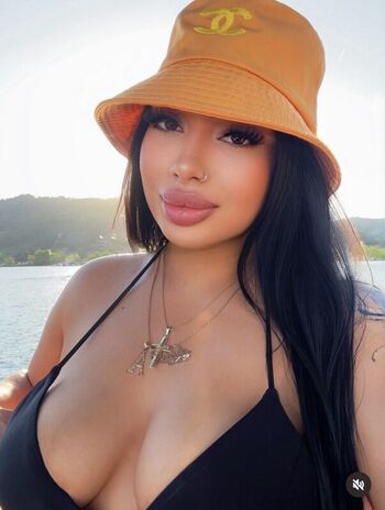 Full leaked Thick baddie oxashhley private onlyfans photo
