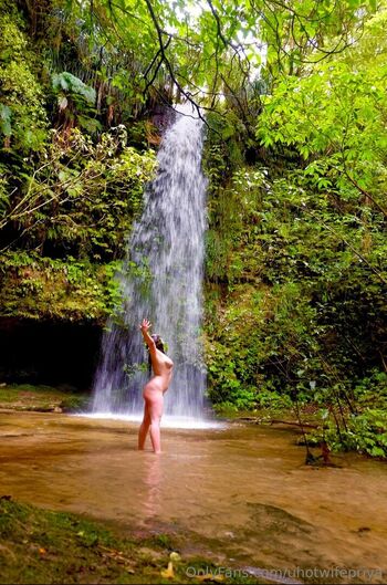 Full leaked Uhotwifepriya private onlyfans photo