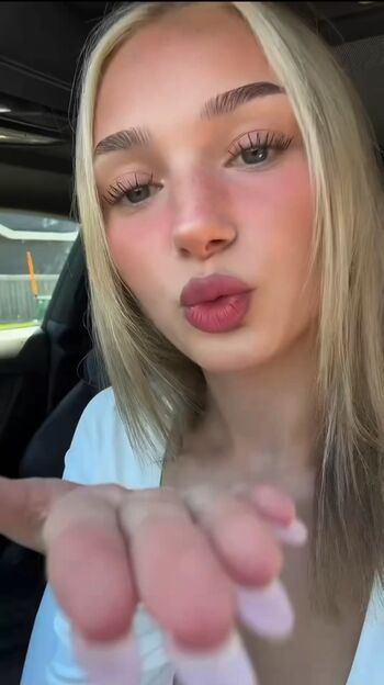Full leaked Mini truck/ private onlyfans photo