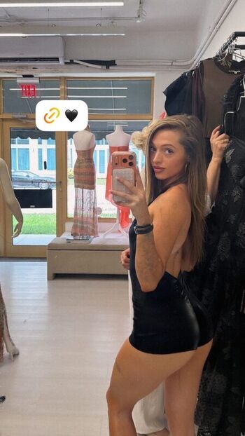 Full leaked Woah vicky  page private onlyfans photo