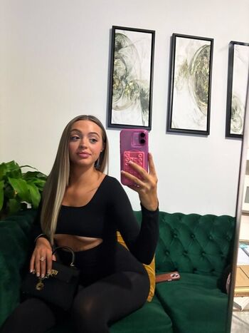 Full leaked Woah vicky  page private onlyfans photo