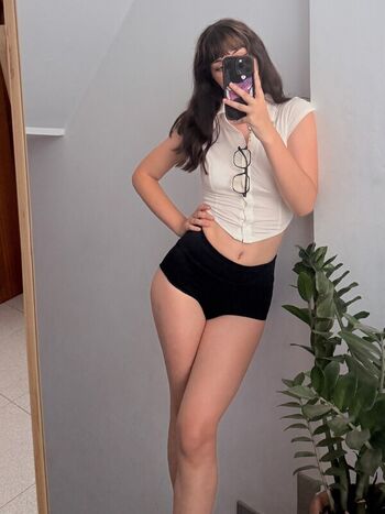 Full leaked Yquen page private onlyfans photo
